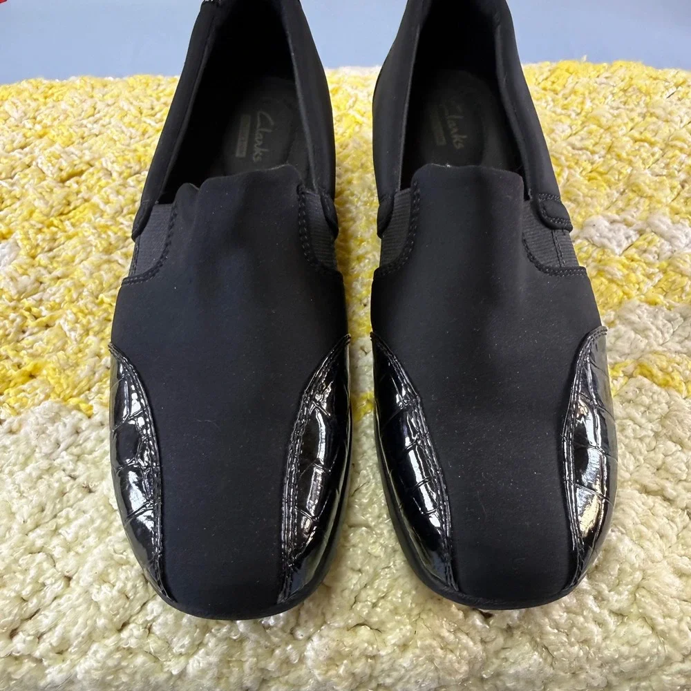 Clarks Collection Womens Black Slip On Loafers Faux Croc Accent 26102169 Size 7M